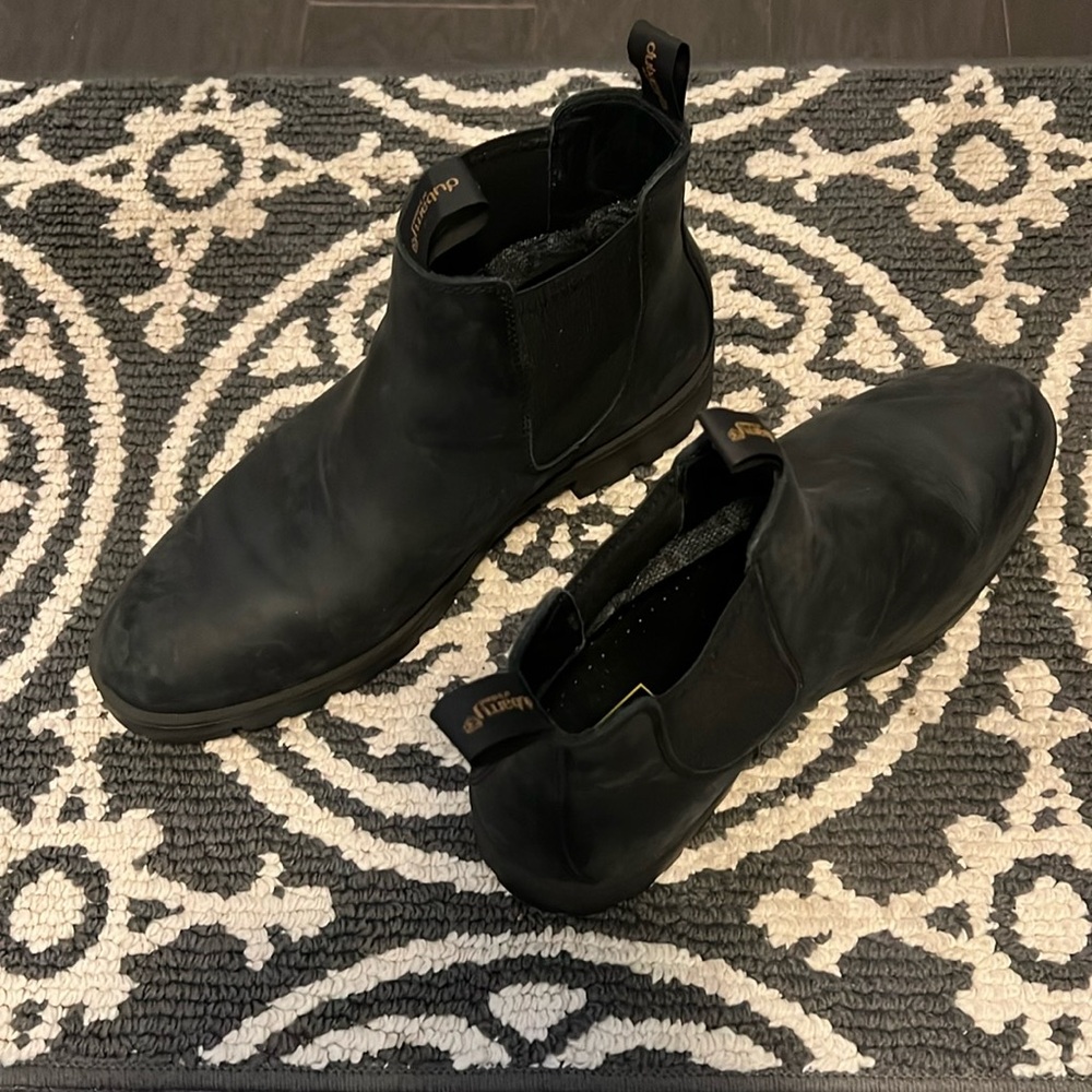 Men’s trendy waterproof nubuck leather Chelsea style boot. Size 45